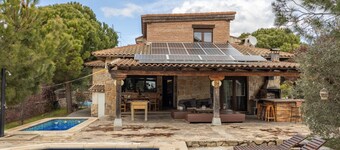 Holiday Home 'El Berrueco' with Mountain View, Private Pool and Wi-Fi