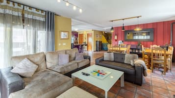 TV, fireplace, DVD player, stereo