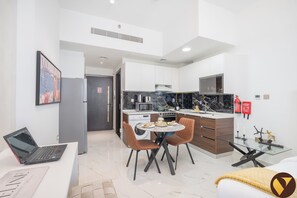 Luxury Studio, Pool View | In-room dining