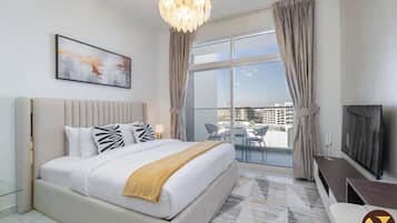 Luxury Studio, Pool View | Laptop workspace, iron/ironing board, cots/infant beds, free WiFi