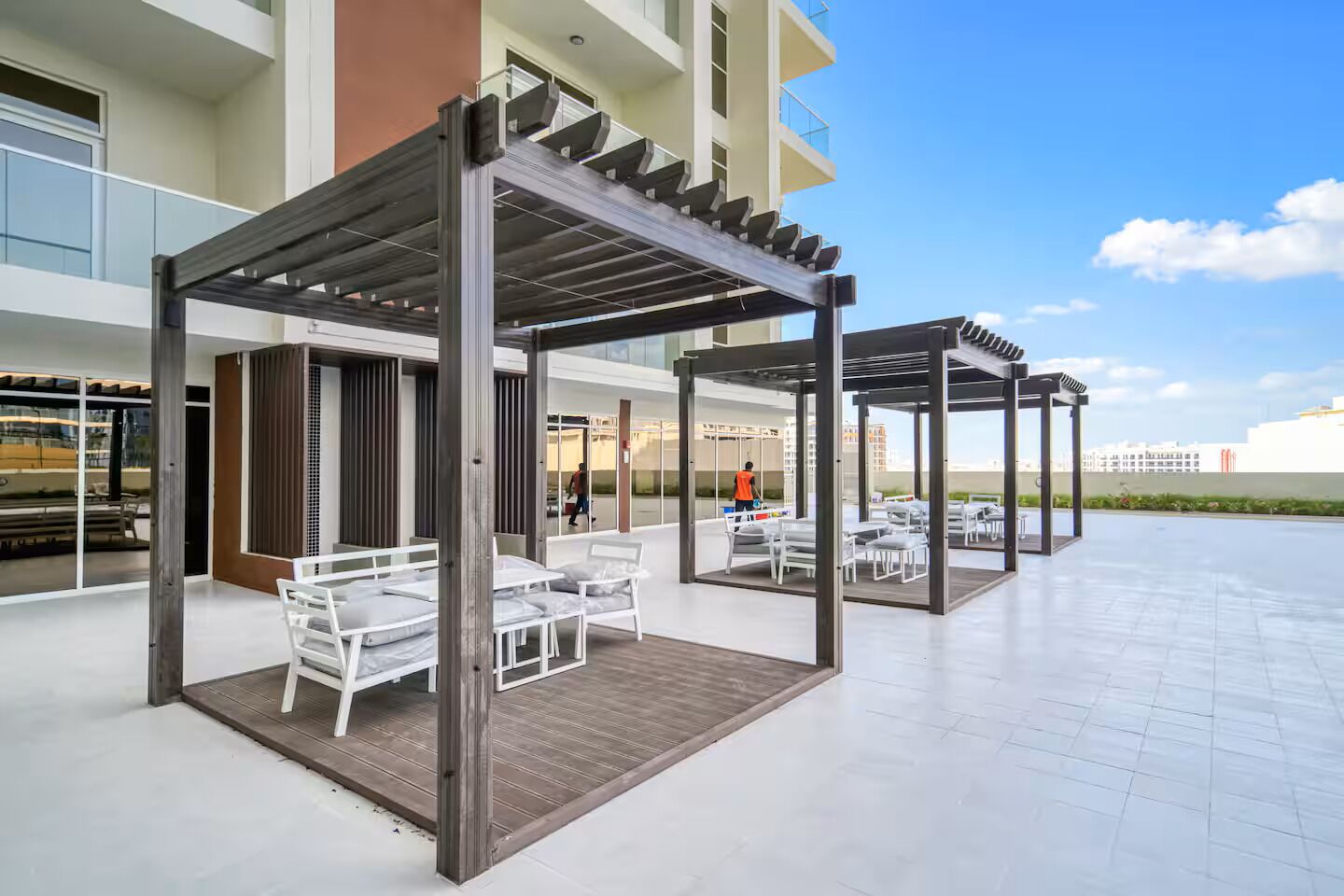 المنشأة من الخارج