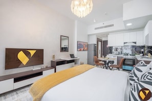 Luxury Studio, Pool View | Egyptian cotton sheets, premium bedding, in-room safe - Vogue | Jewelz Residence Arjan near Miracle Garden (Dubai)