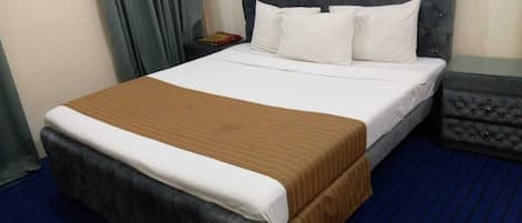 Deluxe Double Room, Mountain View | Soundproofing, iron/ironing board, free WiFi