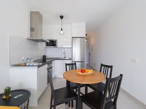 Fridge, microwave, oven, coffee/tea maker