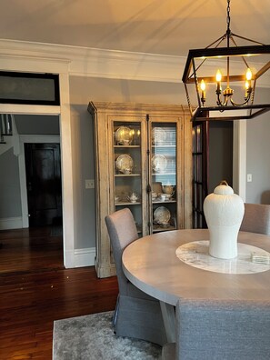 Dining - Master’s Rental Spacious 3-bedroom house, and 1-bedroom detached cottage. (Augusta)