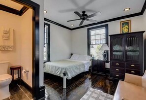 4 Schlafzimmer, Schreibtisch, Bügeleisen/Bügelbrett, WLAN