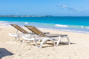 Una spiaggia nelle vicinanze