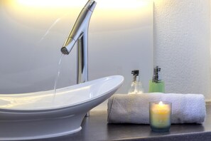 Hårføner og håndklær