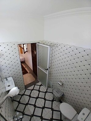 Chambre Triple | Salle de bain