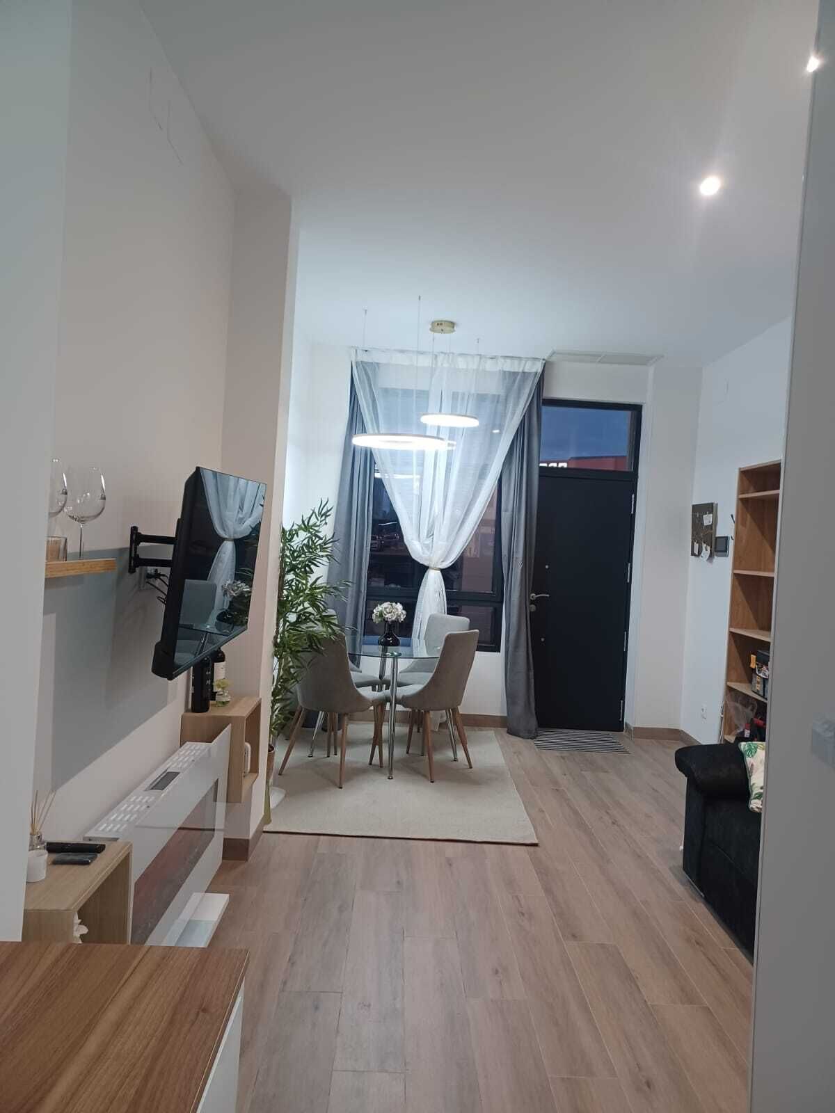 Smart TV, fireplace, books, stereo