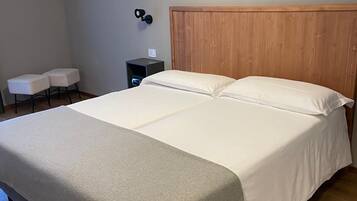 1 bedroom, in-room safe, desk, soundproofing