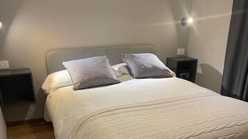 Bilocale Standard con terrazza | Värdeförvaringsskåp på rummet, skrivbord, ljudisolering och gratis wi-fi