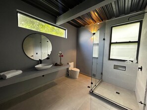 Shower, towels, soap, toilet paper - La Estrella Sierra Nevada de Santa Marta (Minca)