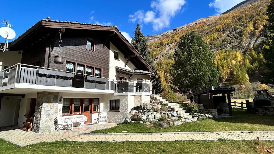 Chalet in Saas Fee Near Ski Slopes