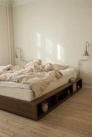 4 bedrooms, desk, iron/ironing board, free WiFi