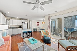 Smart TV - Oceanfront View at Garden City Beach!  2BD/2BA (Murrells Inlet)