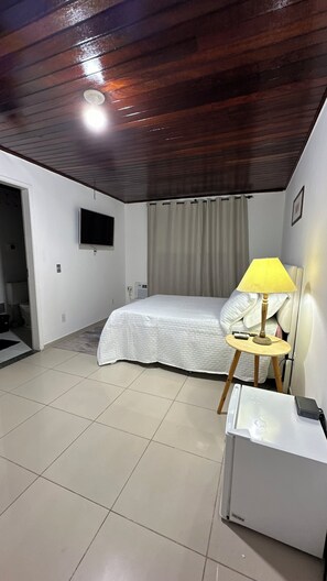 4 bedrooms, iron/ironing board, WiFi