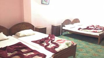 تجهيزات عازلة للصوت ومكواة/لوح كي وواي فاي مجانًا