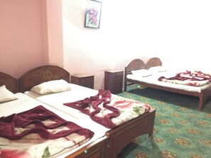 Deluxe Double Room | Soundproofing, iron/ironing board, free WiFi - Hamala Inn Hotel (Abbottabad)