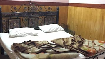 Deluxe Double Room | Kalis bunyi, seterika/papan seterika, Wi-fi percuma