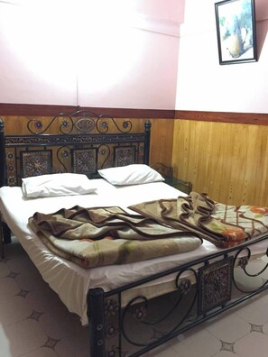 Deluxe Double Room | Soundproofing, iron/ironing board, free WiFi - Hamala Inn Hotel (Abbottabad)