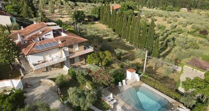 Villa le statue is 5 km from the center of Florence, pool and private parking