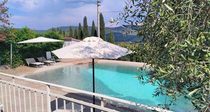 Villa le statue is 5 km from the center of Florence, pool and private parking