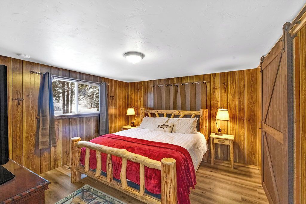 3 bedrooms, iron/ironing board, travel crib, free WiFi