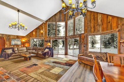 Tranquil Dog-Friendly Lake Cabin with Hot Tub