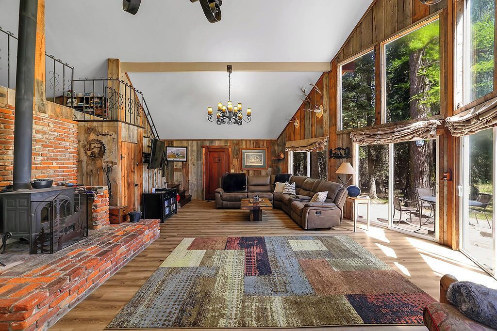 Smart TV, fireplace, DVD player, books