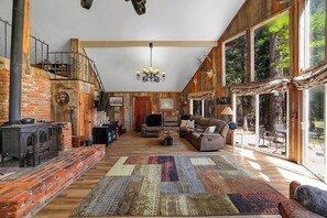 Smart TV, fireplace, DVD player, books