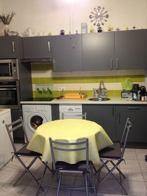 Mikrowelle, Ofen, Herdplatte, Geschirrspüler