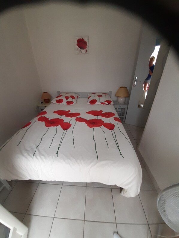 1 bedroom, iron/ironing board - Coraux Residence house+Veranda park piscines (Canet-en-Roussillon)