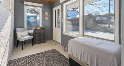 Walk to Downtown Prescott Shops, Dining and Riverfront at Cardinal Cottage