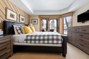 4 soverom, skrivebord, reiseseng for barn og wi-fi (inkludert)