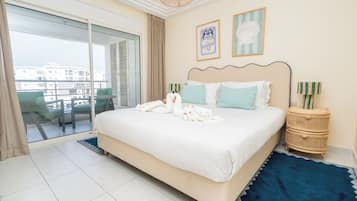 Deluxe Studio, Sea View | Laptop workspace, soundproofing, iron/ironing board, free WiFi