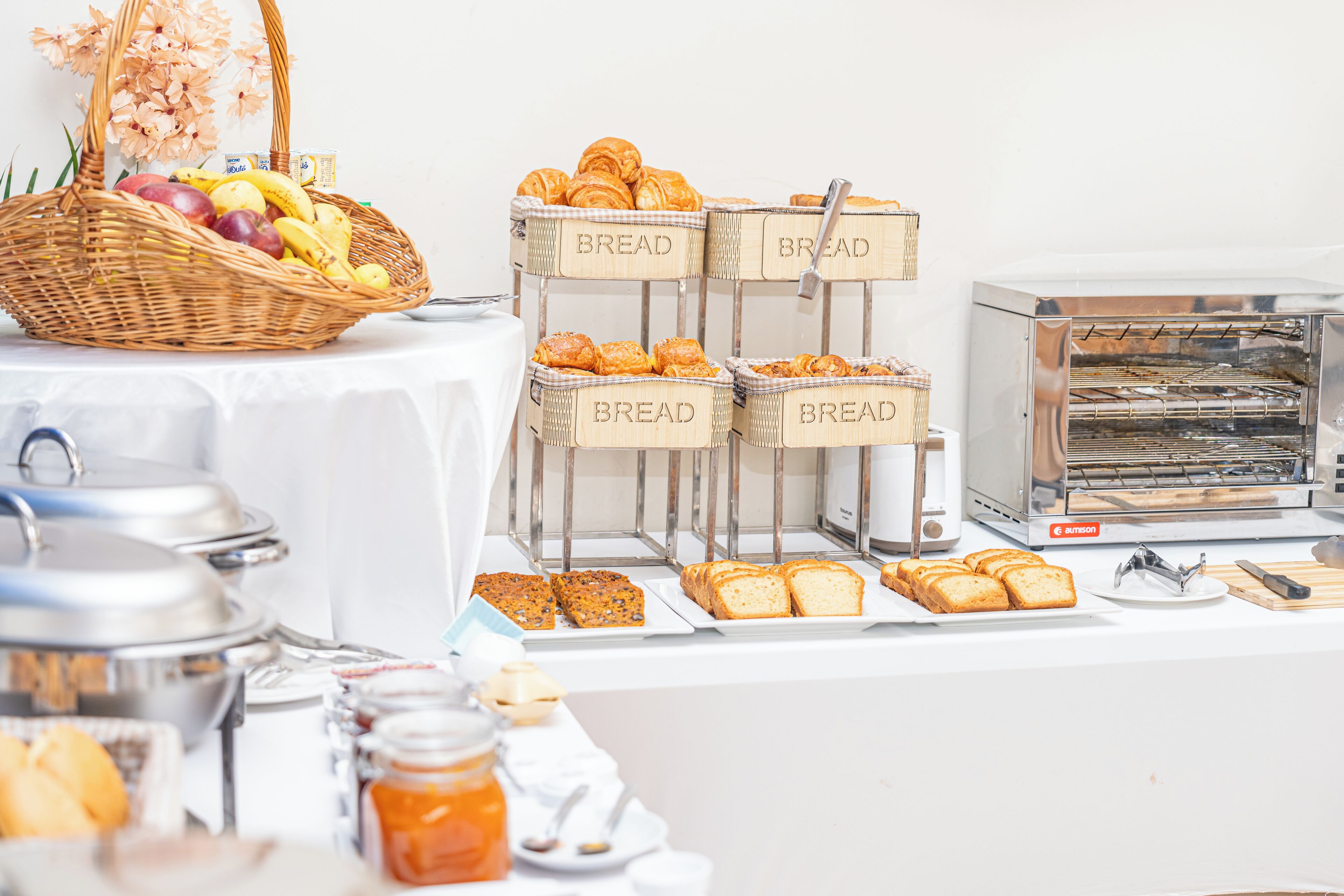 Petit déjeuner buffet servi tous les jours en supplément