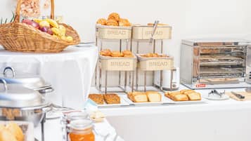 Petit déjeuner buffet servi tous les jours en supplément
