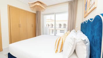 Laptop workspace, soundproofing, iron/ironing board, free WiFi