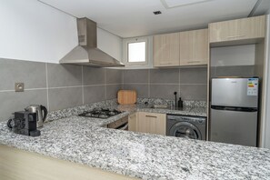 Fridge, oven, stovetop, electric kettle -  Noreba Hospitality (Tangier)