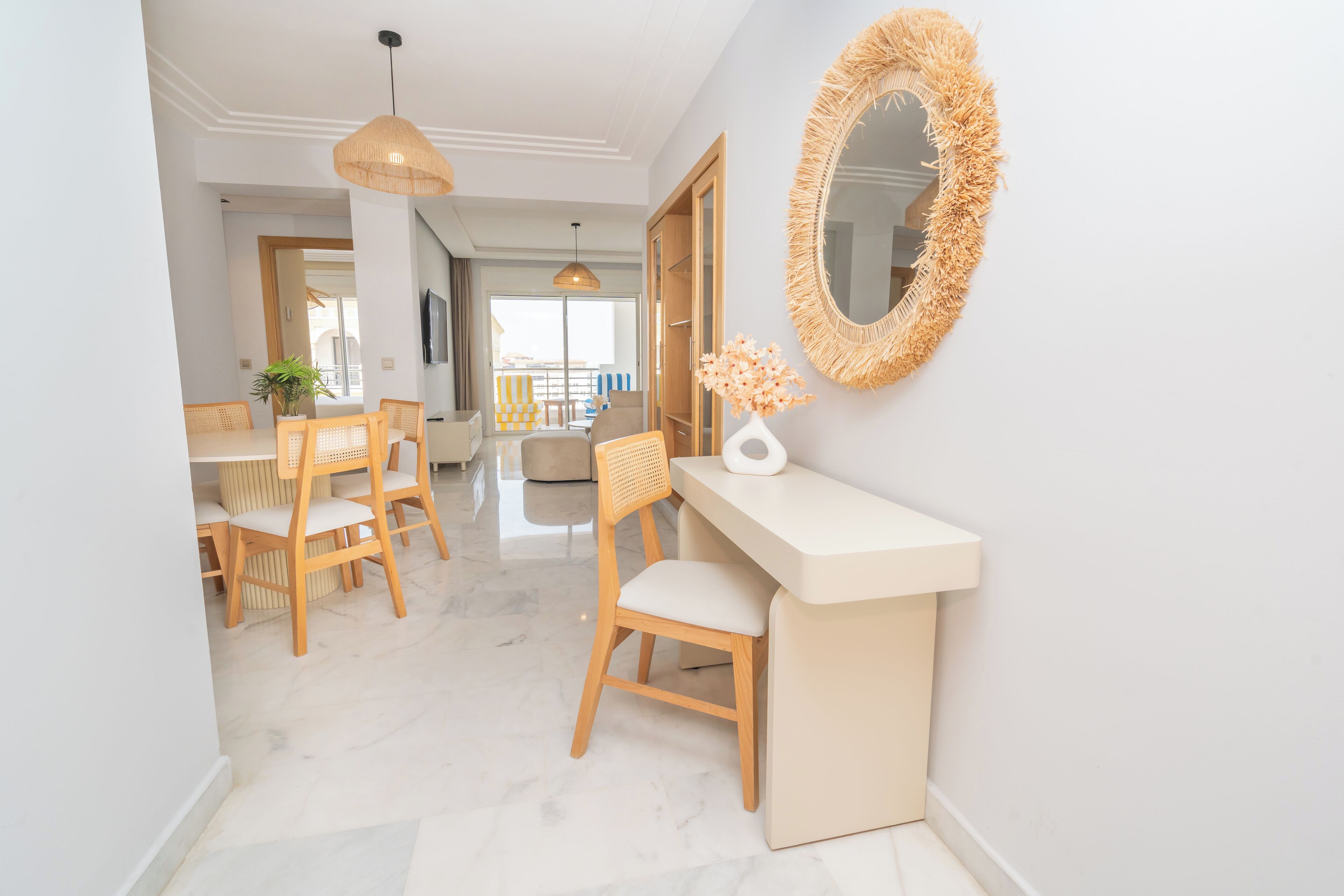 Apartment, 2 Bedrooms | Ruang tamu | 50 inci sebuah televisyen pintar dengan satelit 