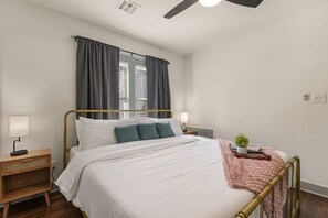 2 bedrooms, desk, iron/ironing board, free WiFi