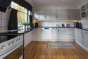 Private kitchen - New! Sea view villa with sauna La Casa Senja (Troms)