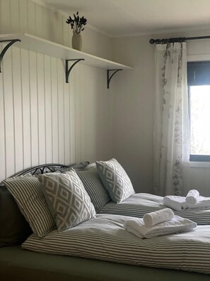 4 chambres, fer et planche à repasser, Wi-Fi, draps fournis