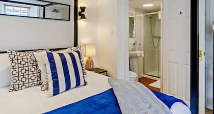 Jacobite's Retreat, 17th century cottage