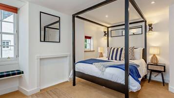 3 bedrooms, iron/ironing board, travel crib, WiFi