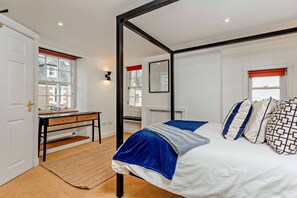 3 slaapkamers, een strijkplank/strijkijzer, reisbedje, gratis wifi