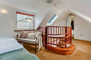 3 slaapkamers, een strijkplank/strijkijzer, reisbedje, gratis wifi