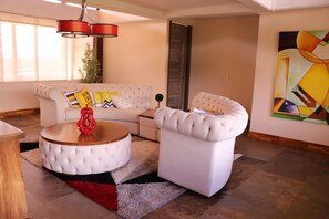 Family Room, Lake View | Minibar, in-room safe, laptop workspace, free WiFi - EL NIDO HOTEL GUATAPE (Guatapé)