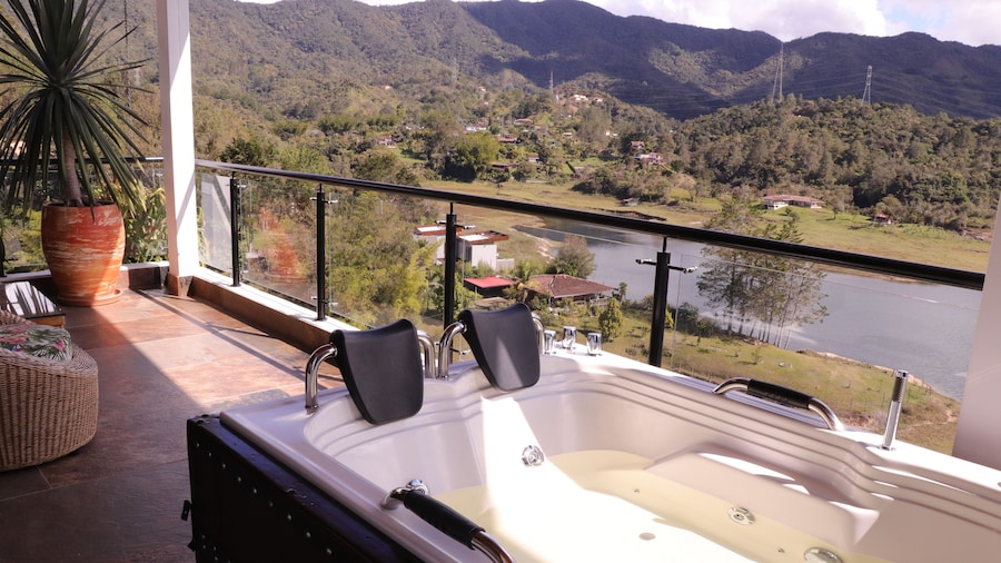 EL NIDO HOTEL GUATAPE